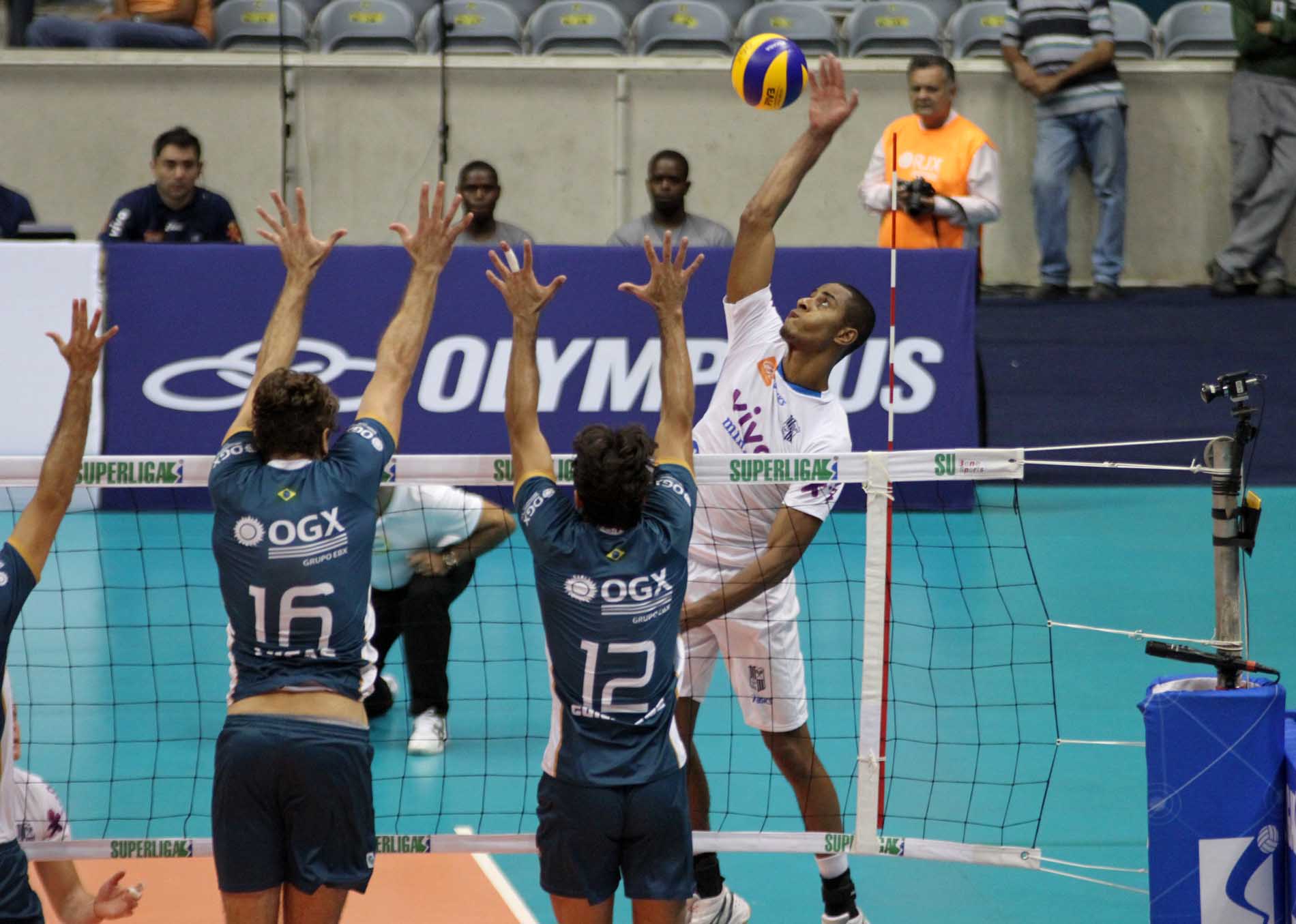 Leia mais sobre o artigo RJX abre semifinal com virada sobre o Minas