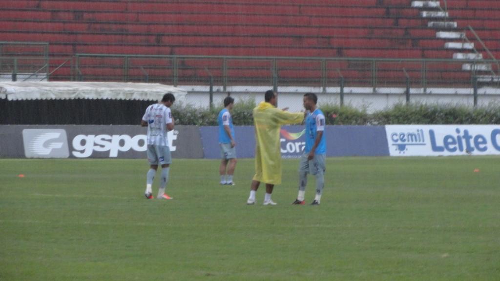 Leia mais sobre o artigo Tupi não consegue “despistar” a chuva, mas segue trabalhando duro