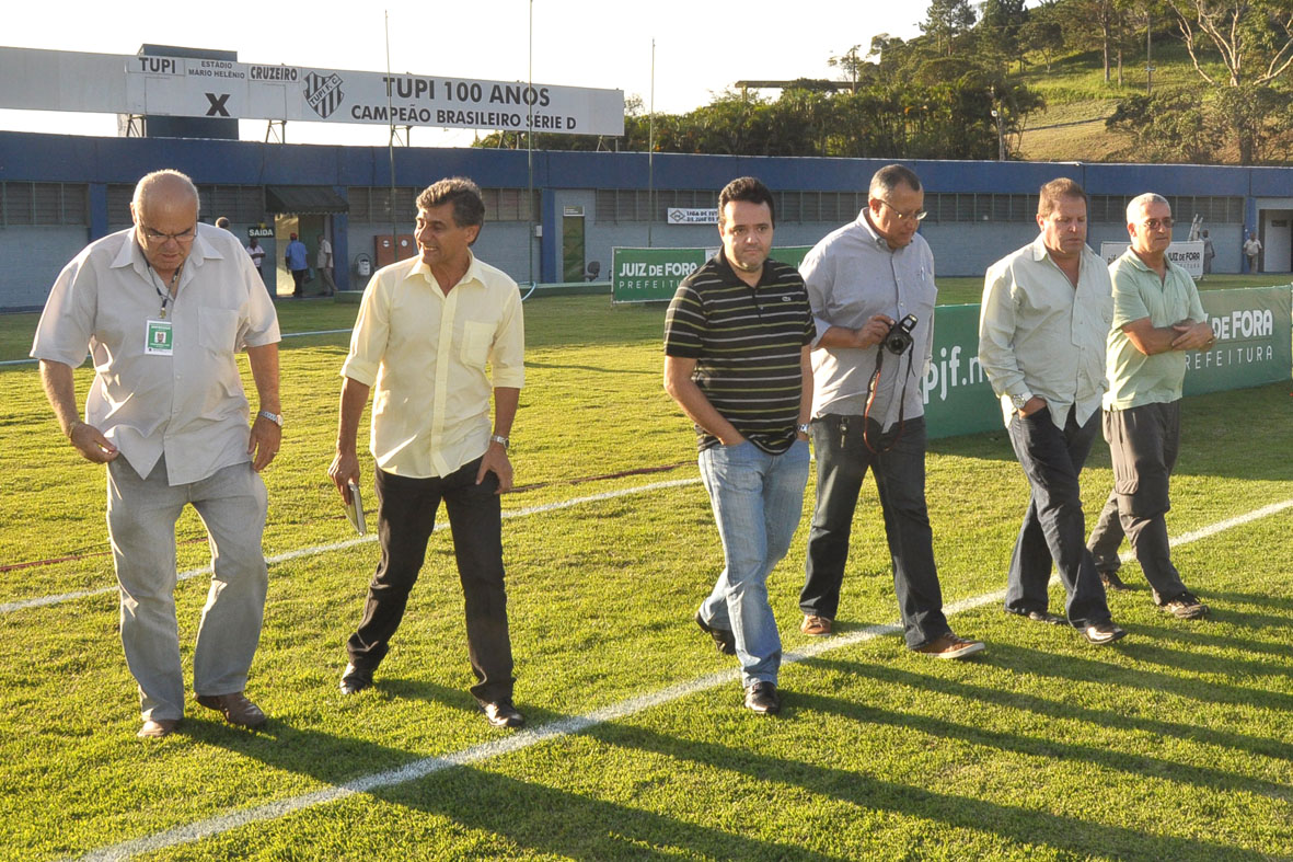 Leia mais sobre o artigo Comissão técnica avalia Estádio Municipal para jogos do Vasco