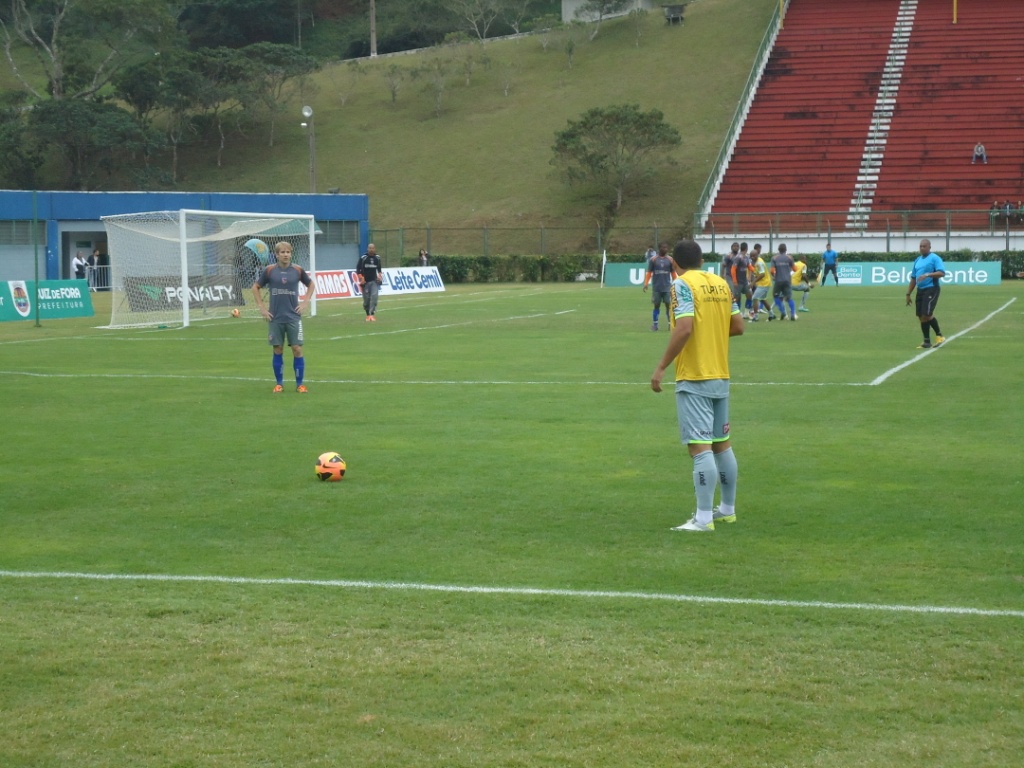 Leia mais sobre o artigo Surian aprova a movimentação no jogo-treino