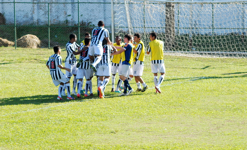 Leia mais sobre o artigo Galinho perde muitos gols, mas vence a primeira no Mineiro. Veja fotos