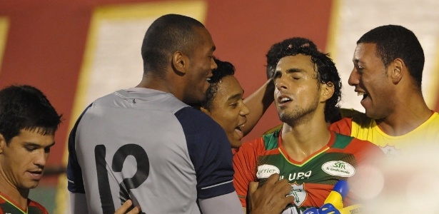Leia mais sobre o artigo Na “zerada” de jogos, Santos e Lusa vencem e G-4 não se altera
