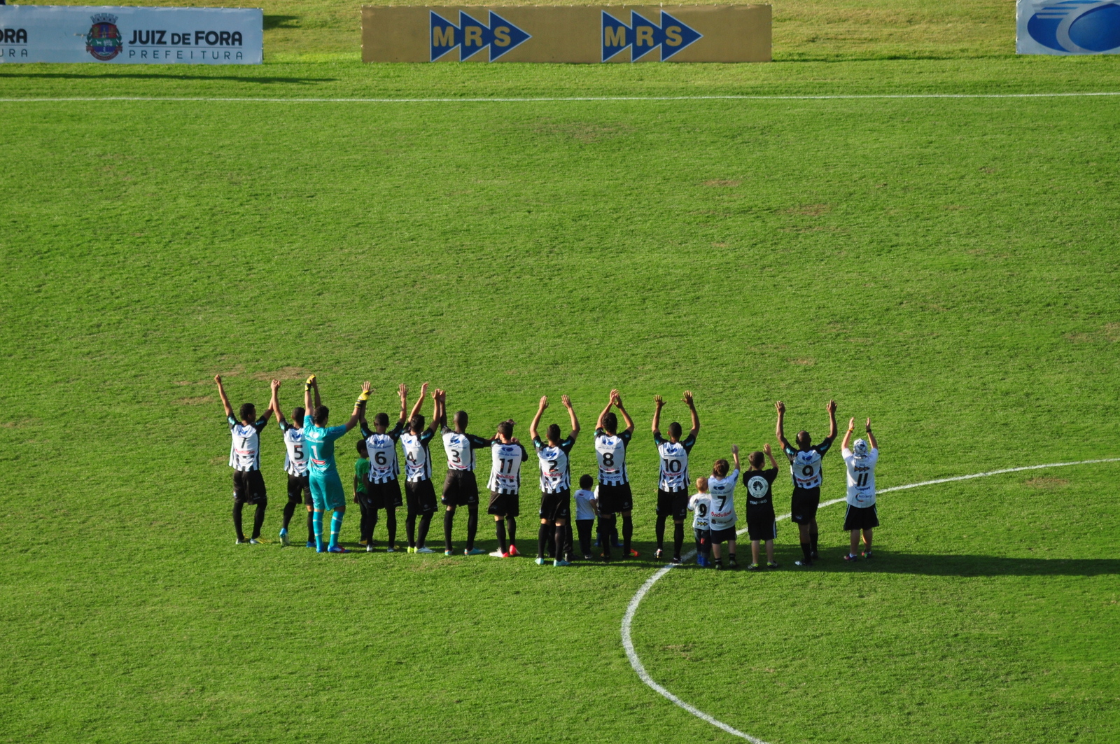 Leia mais sobre o artigo “Grupo forte”: Surian aproveitará pausa para entrosar o time. Clube anuncia volta de Gonçalves