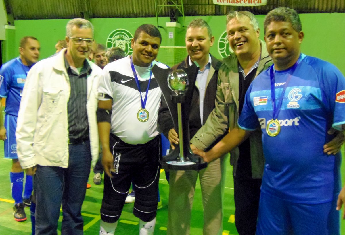 Leia mais sobre o artigo Sport e Grupo Rezato levantam a taça. Veja fotos