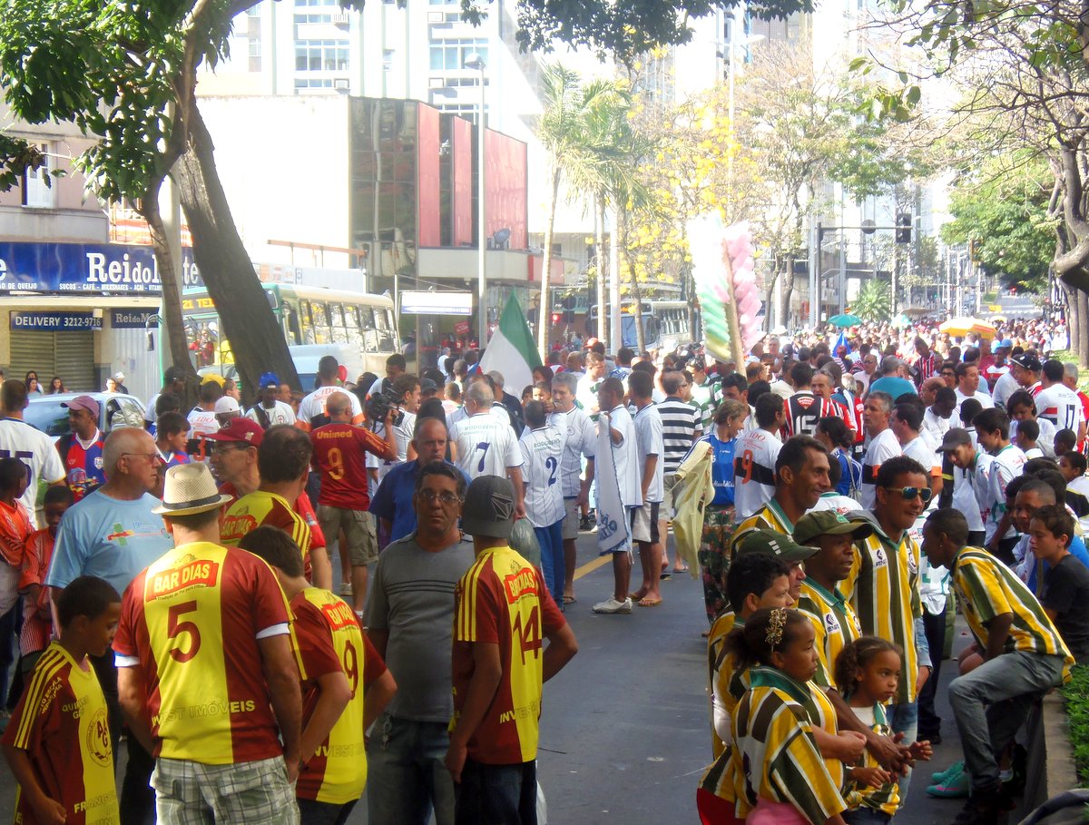 Leia mais sobre o artigo Escola Botafogo vence desfile da Copa Prefeitura/Bahamas