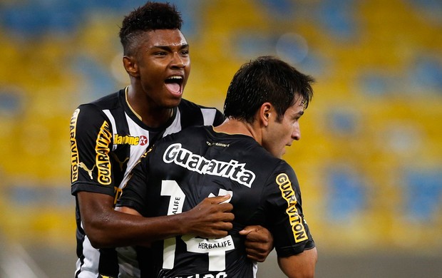 Leia mais sobre o artigo Saída de Vitinho mexe com o Botafogo. Montenegro: ´sequestro´