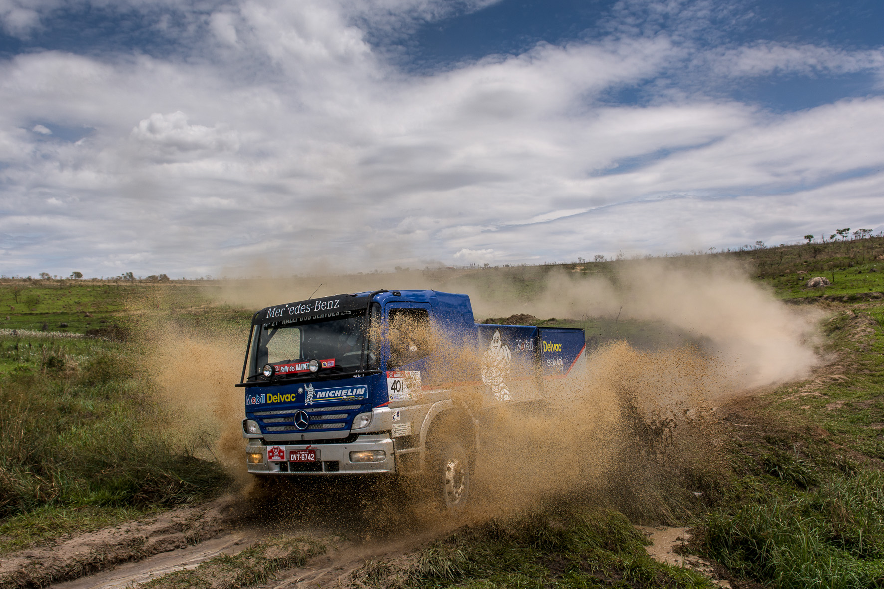 Leia mais sobre o artigo Com juiz-forano, Salvini Racing é campeã do Rally dos Bandeirantes