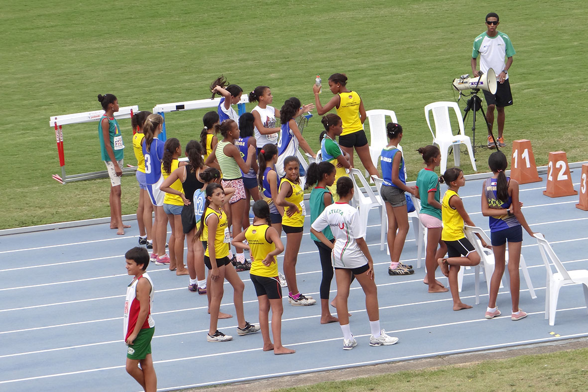 Leia mais sobre o artigo Escola Carlos Drummond de Andrade é destaque no atletismo