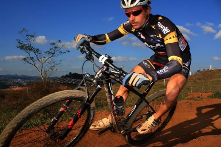 Leia mais sobre o artigo Campeão Brasileiro de MTB, Robinho mira Pan e Mundial em 2014