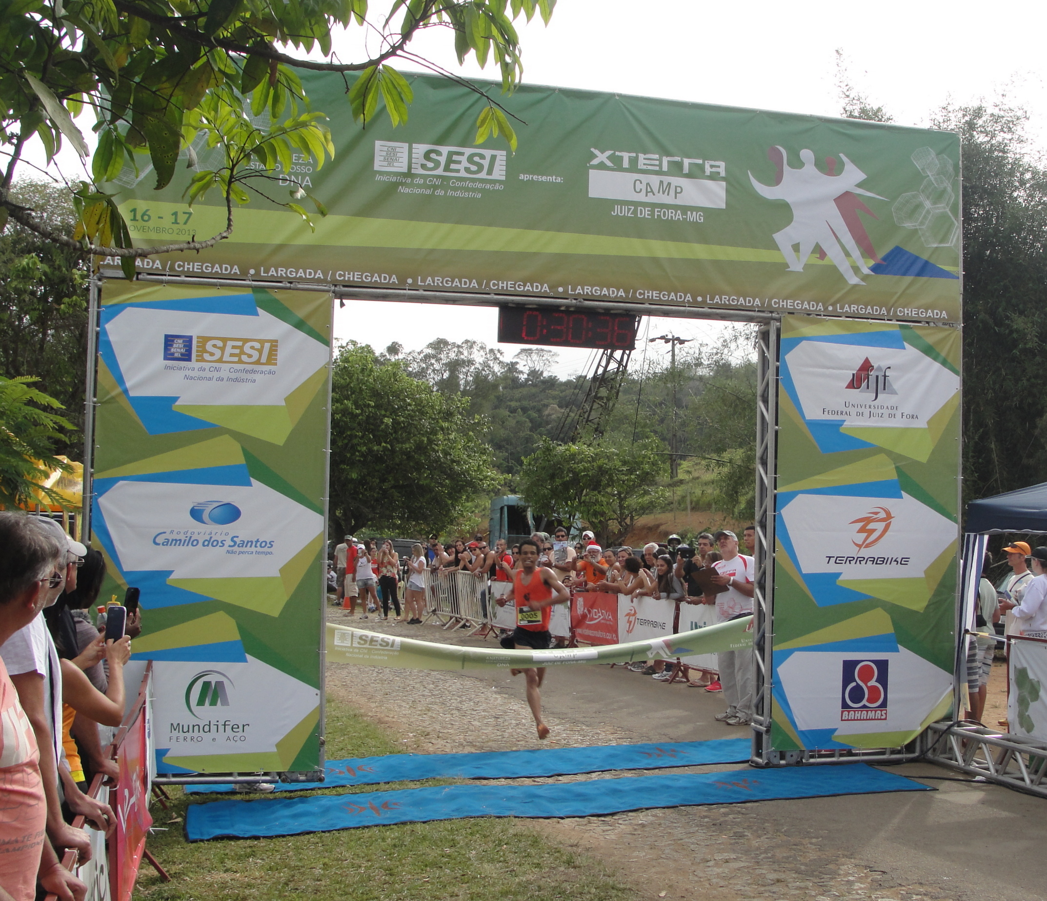 Leia mais sobre o artigo Flávio Stumpf e Érica Vieira vencem prova de trail run