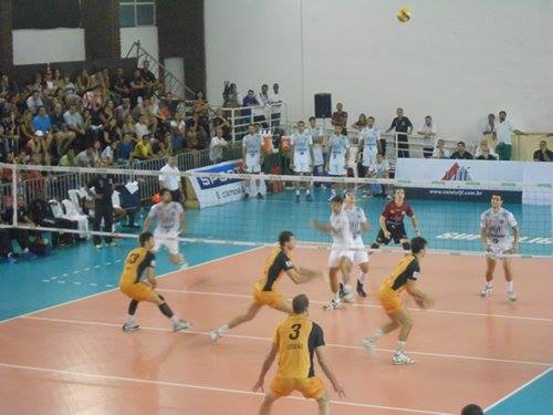 Leia mais sobre o artigo Curso de capacitação em esporte do Vôlei UFJF: últimas vagas