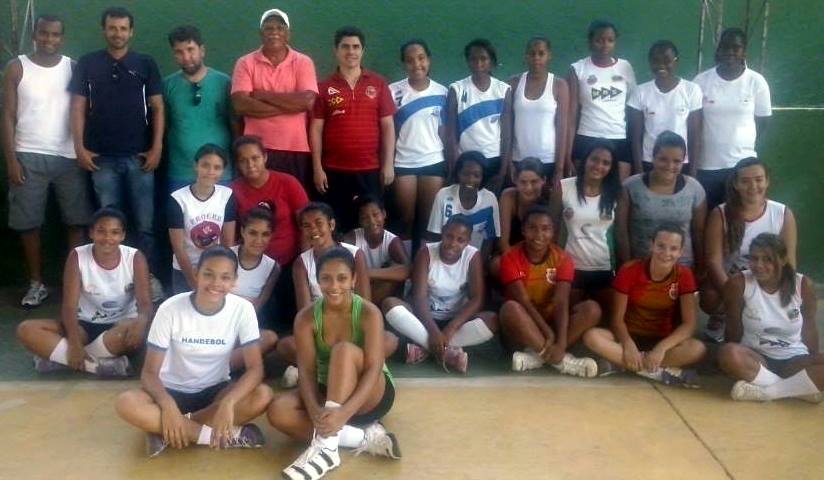 Leia mais sobre o artigo Com grande participação, handebol de Matias Barbosa seleciona 8 atletas