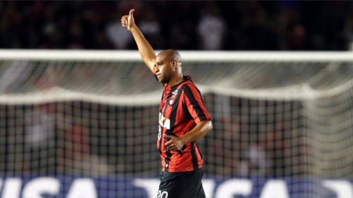 Leia mais sobre o artigo Libertadores: Adriano estreia com vitória do Atlético-PR. Grêmio também vence