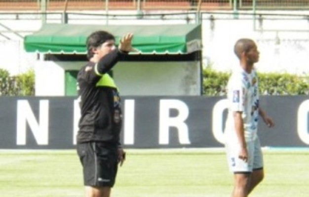 Leia mais sobre o artigo Reunião define saída de Gottardo. Auxiliar Ludyo comanda contra o Villa