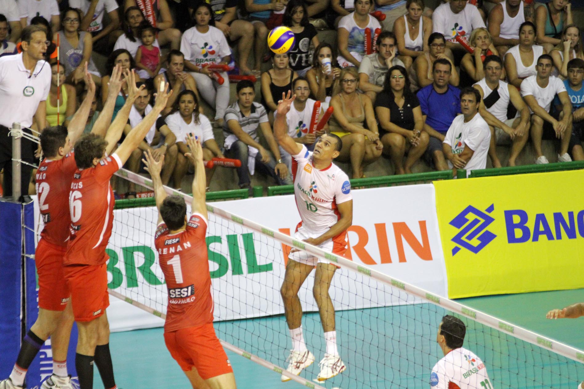 Leia mais sobre o artigo Superliga: De olho na decisão, Sesi-SP enfrenta Brasil Kirin na terça. Sada Cruzeiro vence Minas por 3 sets a 0