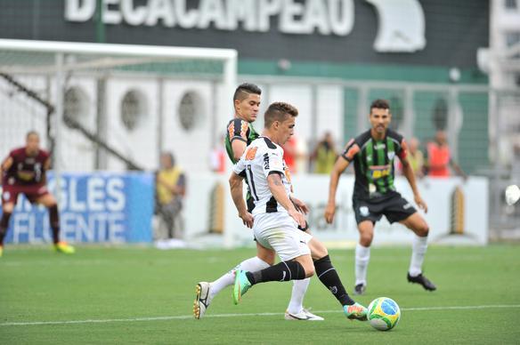 Leia mais sobre o artigo Após gol e vitória, Berola ofende comentarista. Cruzeirenses destacam volta por cima