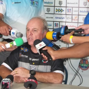 Leia mais sobre o artigo Paulo Campos deseja ficar, mas permanência esbarra em realidade financeira