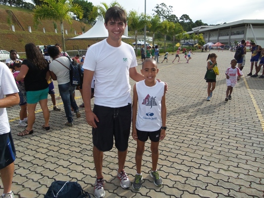 Leia mais sobre o artigo Pedrinho, “o mito”, e Isabelly são destaques na Corrida Infantil da Saúde Suprema