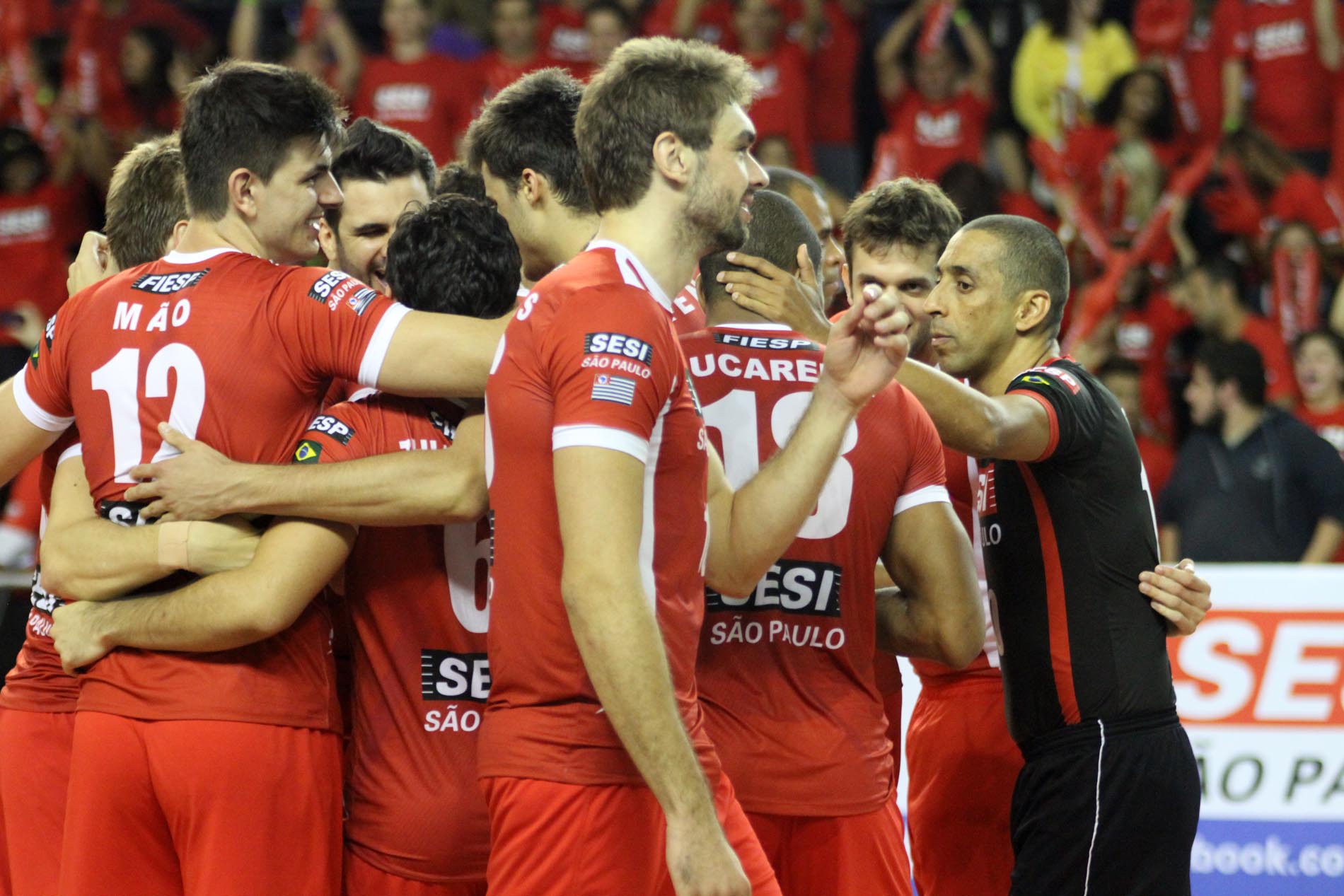 Leia mais sobre o artigo Sesi-SP vence Brasil Kirin por 3 sets a 1 e abre vantagem em disputa