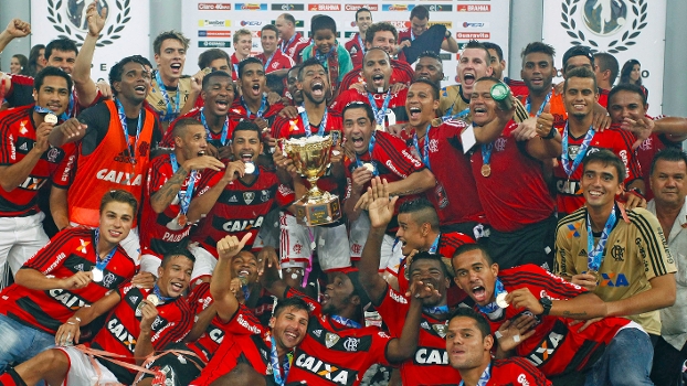 Leia mais sobre o artigo Com polêmica, Flamengo empata aos 46 e é campeão carioca