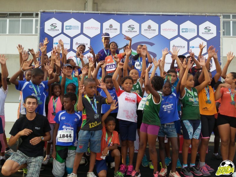 Leia mais sobre o artigo Com 55 crianças dos projetos sociais na Corrida Infantil, Viviany e SEL chegam a acordo