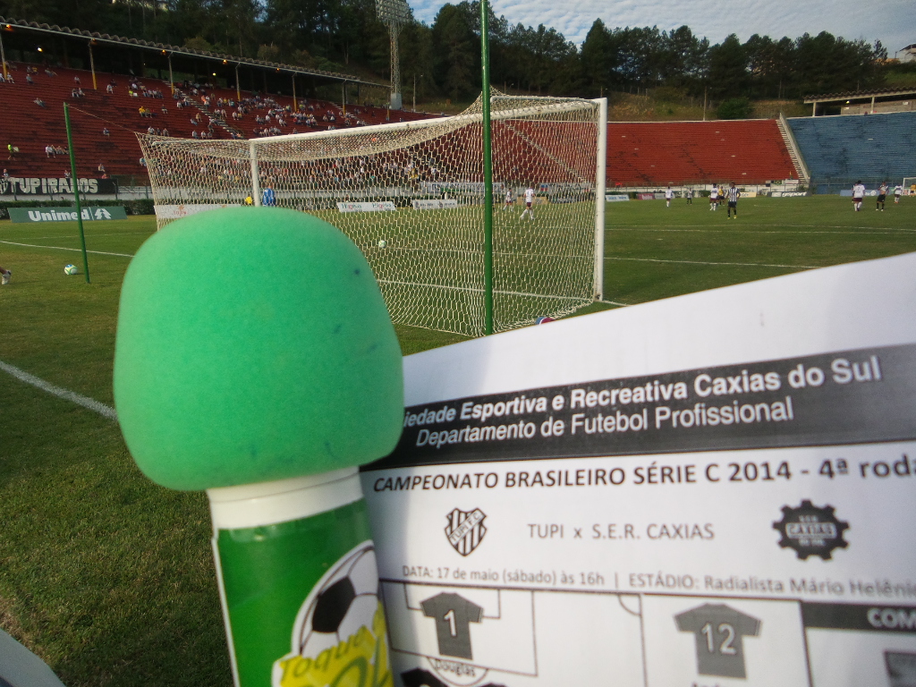 Leia mais sobre o artigo Vamos reviver as emoções de Tupi x Caxias? Ouça a transmissão do Toque de Bola