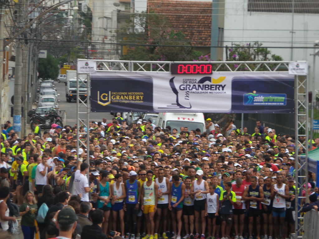 Leia mais sobre o artigo Eberth e Zirlene vencem Corrida do Granbery/PJF. Veja resultado extra-oficial completo e galeria de fotos