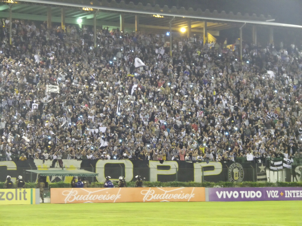 Leia mais sobre o artigo Crônica: “Com 10 mil convidados, Goiás cumpre pena levando o dinheiro e os pontos do jogo”
