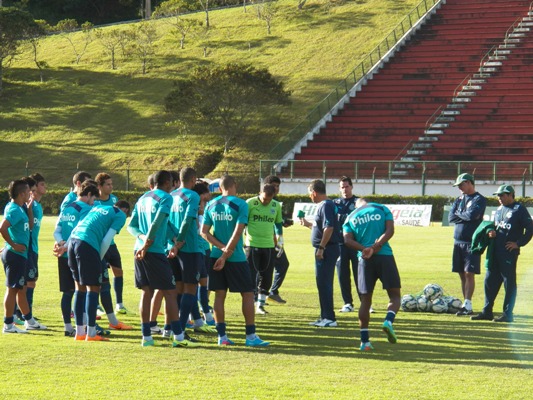 Leia mais sobre o artigo Goiás x Botafogo: Drubscky vê duelo equilibrado mesmo com maioria botafoguense no Mário Helênio
