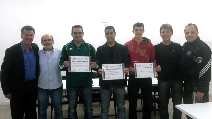 Leia mais sobre o artigo Conselho Municipal de Desportos entrega Mérito Esportivo a árbitros FIFA e lutador de taekwondo