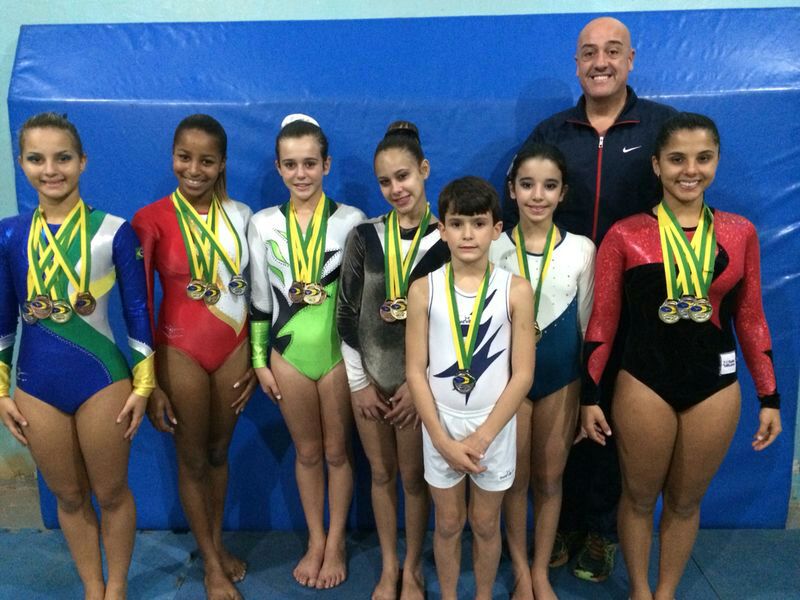Leia mais sobre o artigo Atletas de JF voltam com 24 medalhas do Brasileiro de Ginástica de Trampolim