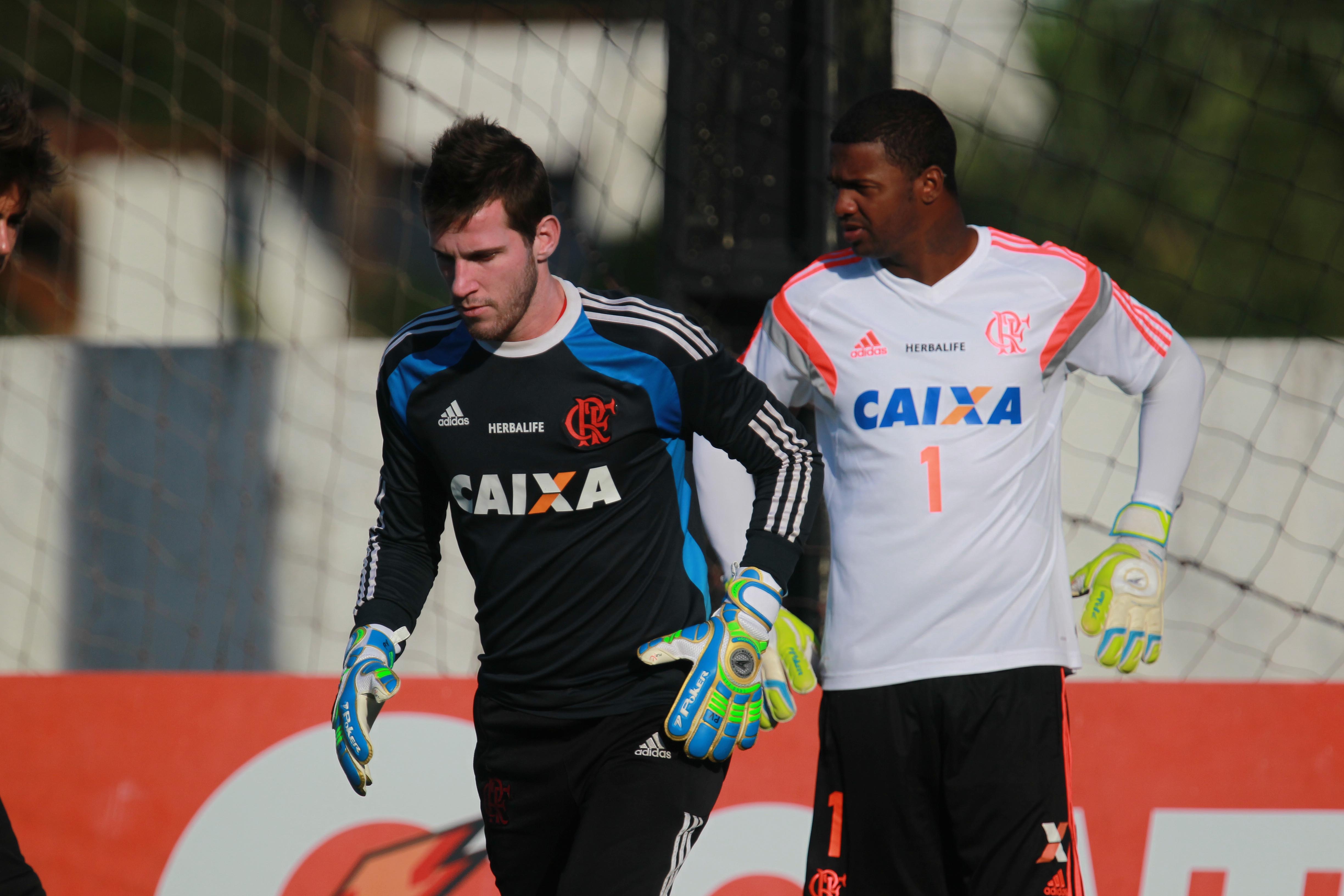 Leia mais sobre o artigo Ney Franco testa Flamengo com três zagueiros. Veja provável escalação contra o Tupi