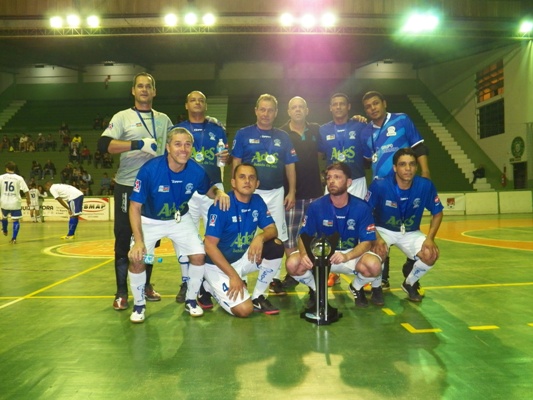 Leia mais sobre o artigo Copa Prefeitura Bahamas de Futsal: com “entrosamento de 25 anos”, Rezato é campeão na master