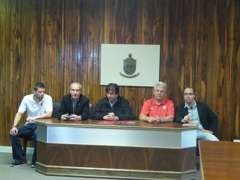 Leia mais sobre o artigo Atletismo do Canadá confirma período de treinos na UFJF, com indicação de campeão olímpico