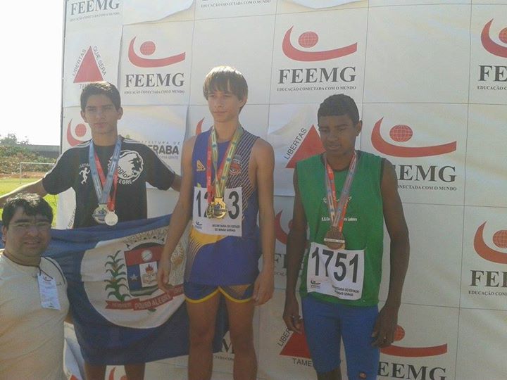 Leia mais sobre o artigo JEMG: matienses fazem história no atletismo, handebol e futsal