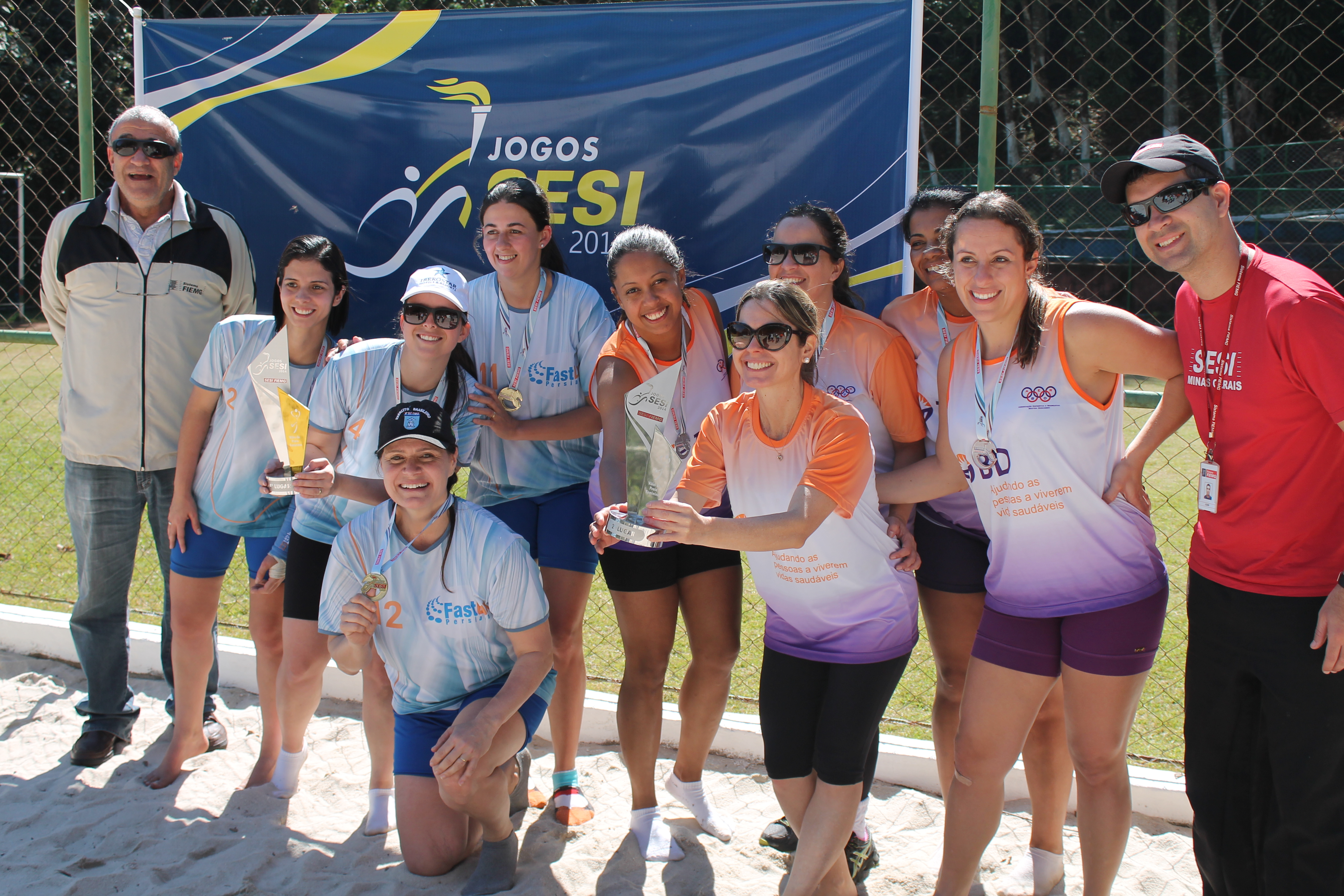 Leia mais sobre o artigo Com grandes duelos, FastLux e ArcelorMittal briham no vôlei de areia dos Jogos Sesi 2014. Veja fotos