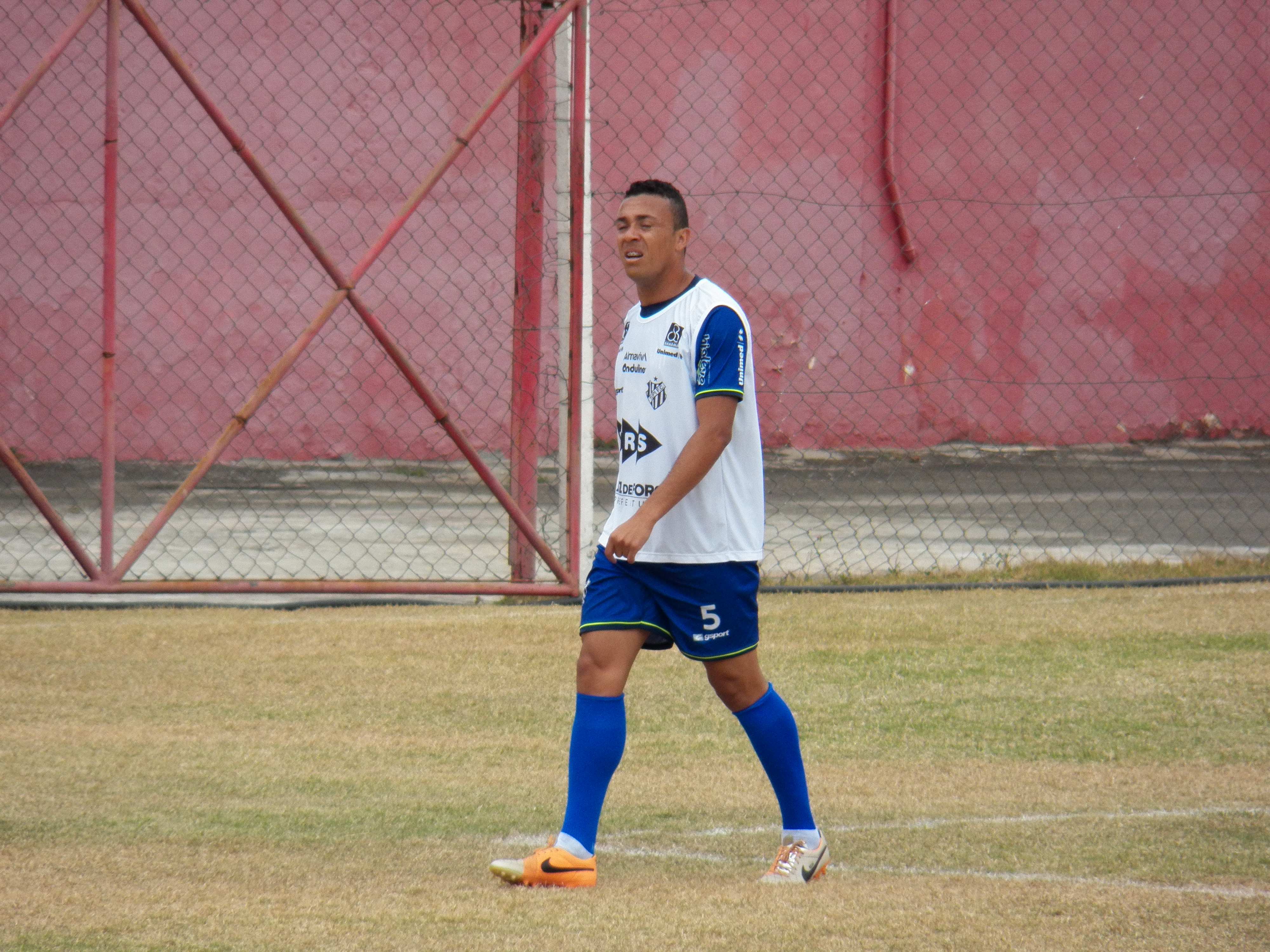 Leia mais sobre o artigo Condé esboça equipe que enfrenta o São Caetano e Henrique convoca torcedor