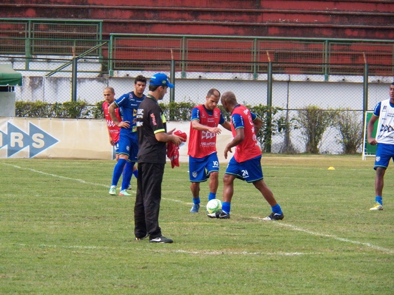 Leia mais sobre o artigo Condé testa Adê entre os titulares. Chico volta e Maranhão sente lesão em treino