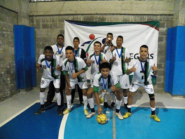 Leia mais sobre o artigo Intercolegiais: Patrus, João XXIII, Drummond e Theodoro campeões no futsal. Veja fotos