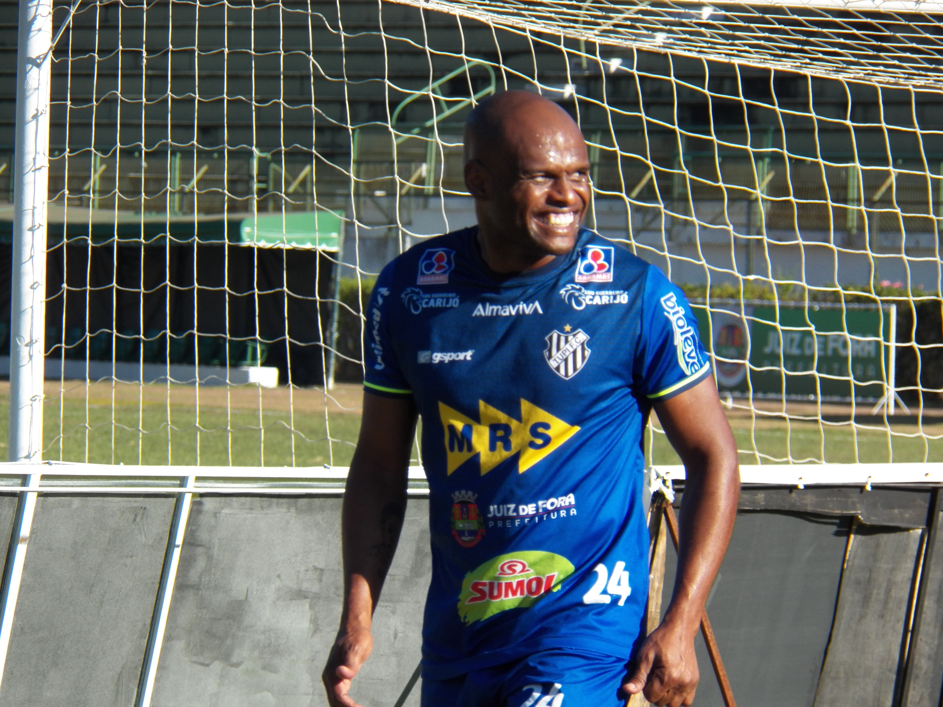 Leia mais sobre o artigo Adê e Rodrigo convocam torcedores e atacante vê melhora no gramado. Tupi treina pênaltis