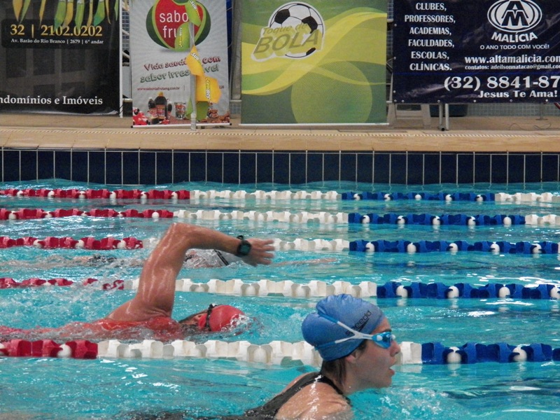 Leia mais sobre o artigo Maratona Aquática é sucesso e fundador-atleta, 72, brinca: “Se não nado, escamas reclamam”