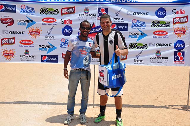 Leia mais sobre o artigo Herói de um outro acesso, Wesley revive o gol de 2001, receita paciência e aposta em vitória por 2 a 0