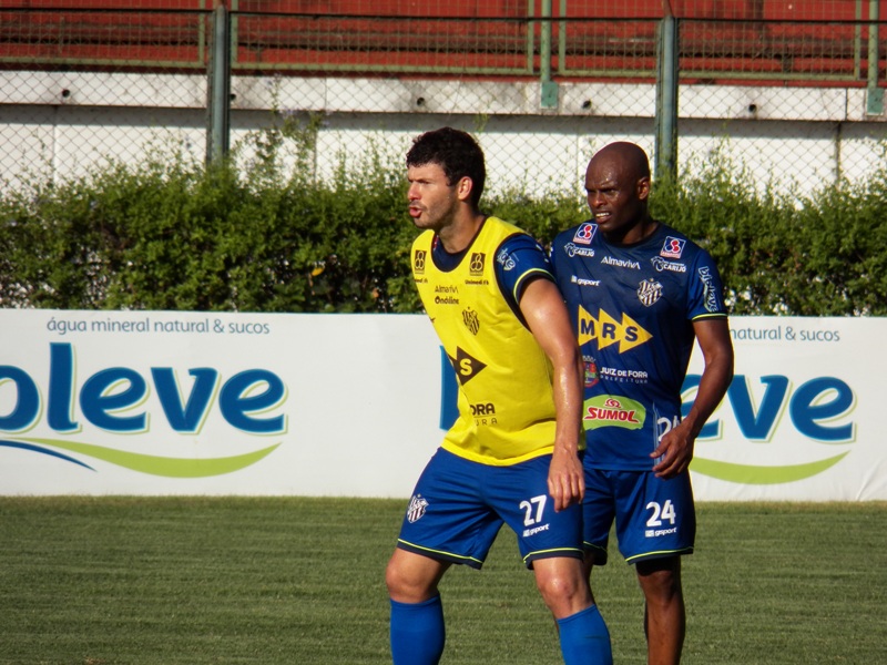 Leia mais sobre o artigo Ladeira e Marcelinho treinam, Élder Santana torce tornozelo e Tupi pode mudar no meio