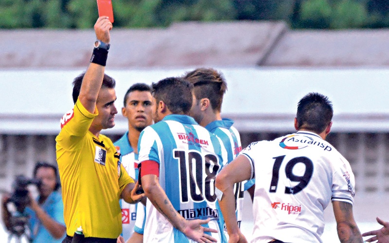 Leia mais sobre o artigo Gol sofrido e volantes suspensos preocupam Papão no “mata-mata  do sobe”
