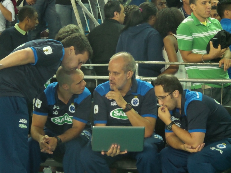Leia mais sobre o artigo Técnico cruzeirense vê evolução na UFJF. Veja classificação e resultados da Superliga