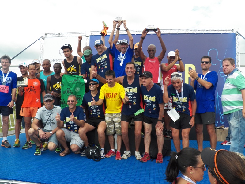 Leia mais sobre o artigo Eberth e Amanda vencem Corrida da Mercedes. Super Amigos e Gemacom levam por equipes