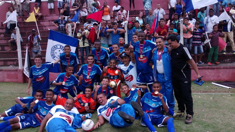Leia mais sobre o artigo Copa Prefeitura Bahamas de Futebol Amador: Rezato, Moreira e Cruzeiro campeões. LFC e Oba Oba fazem final adulta. Veja fotos e última rodada