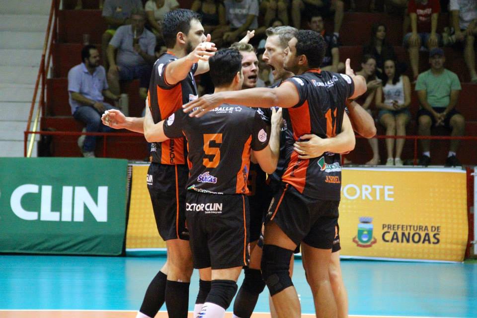 Leia mais sobre o artigo UFJF vence primeiro set, mas sofre virada para o Canoas e perde por 3 sets a 1