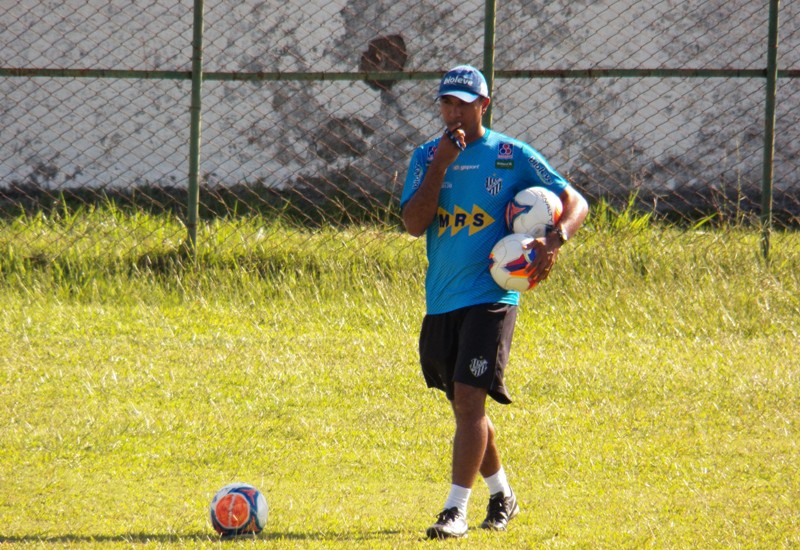 Leia mais sobre o artigo Mais experiente, Surian elogia futebol mineiro, assume lado torcedor e ansiedade: “Durmo pouco e penso muito”