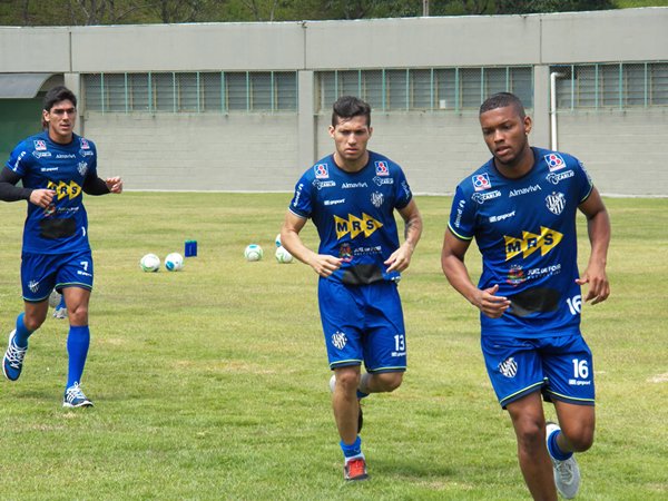 Leia mais sobre o artigo Carijó empata sem gols com Tigres do Brasil. Lateral deixa o clube